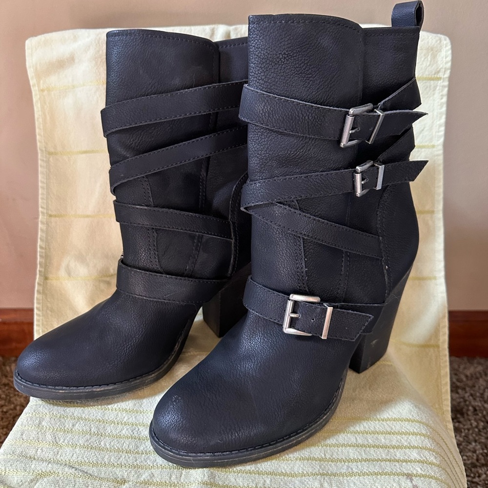 Madden Girl Kloo Engineer boots black size 9